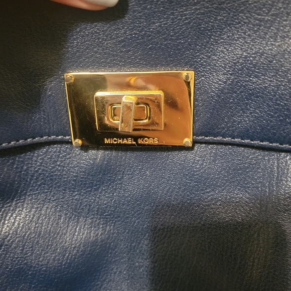 Michael Kors Turn Lock Pebbled Leather Sloan Navy Blue Bag EUC Career Neutral - Picture 4 of 11